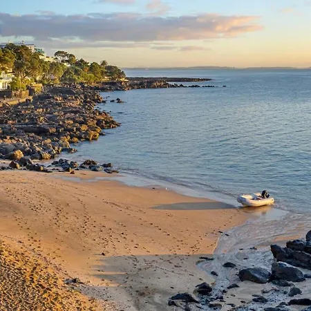 Takapuna Beachfront W Stunning Views